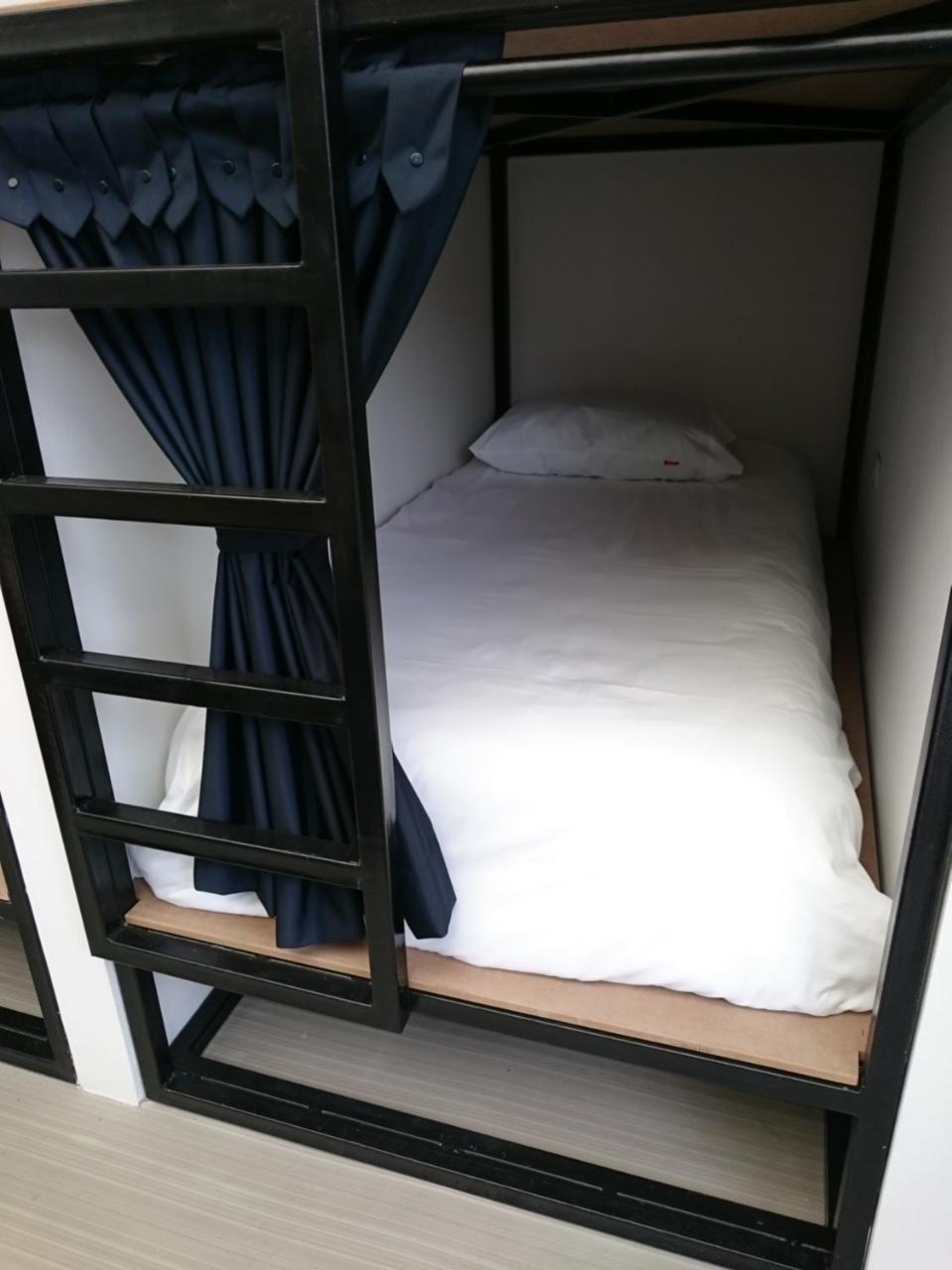 Media Luna Hostal *